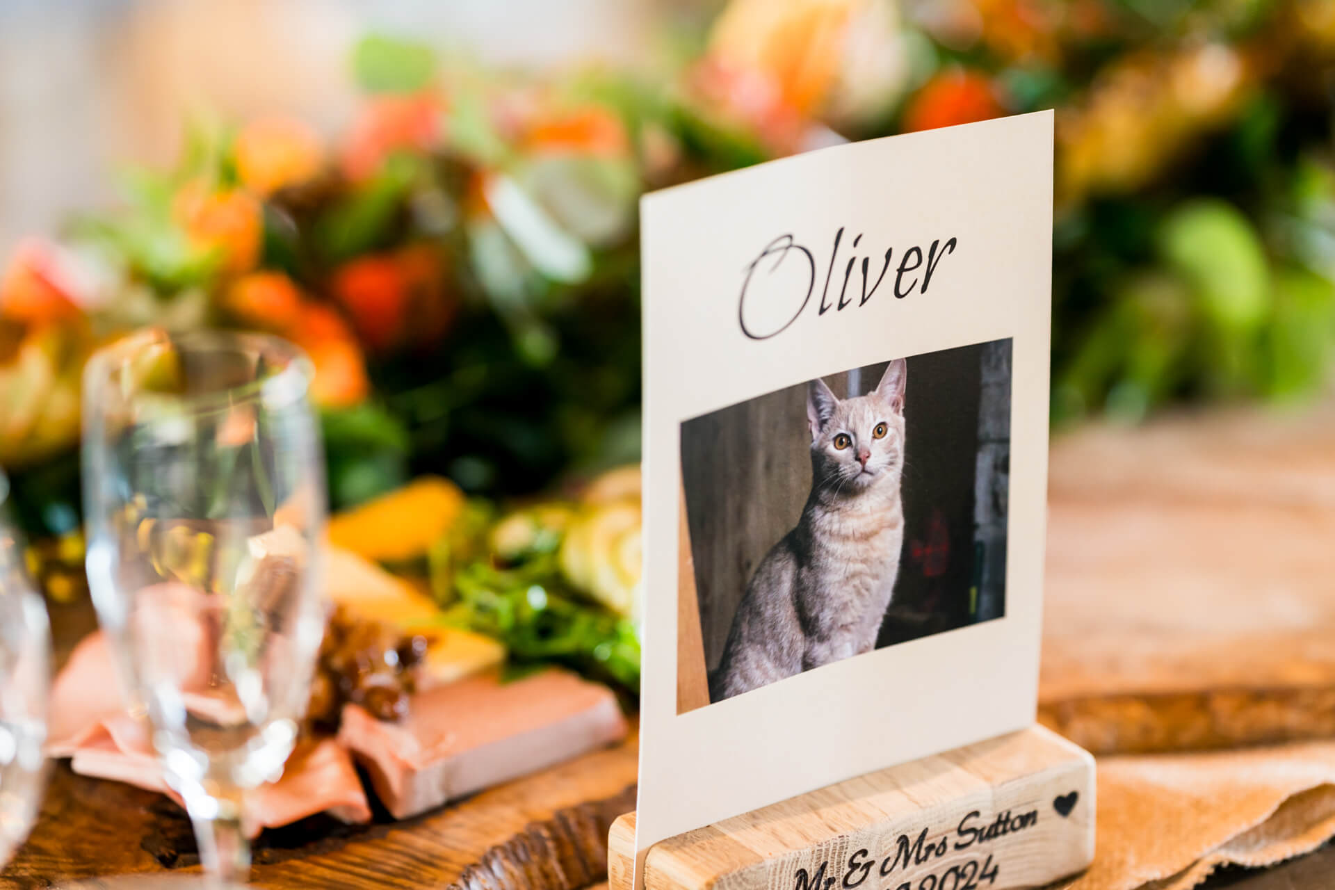 Wedding table card named Oliver featuring a cat photo